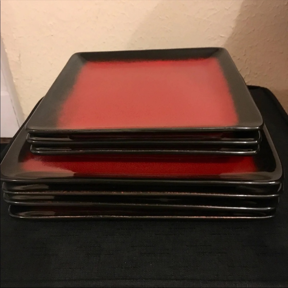 Genuine stoneware dinner and salad plate set